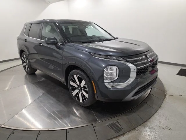 New 2026 Graphite Gray Mitsubishi SE image 3