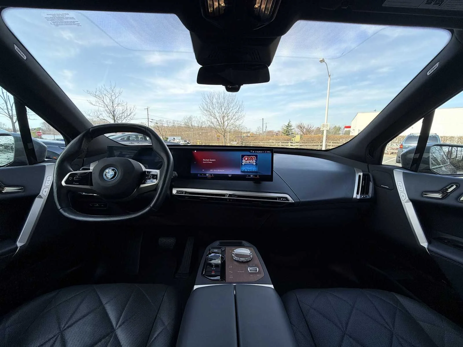 Used 2023 Oxide Grey Metallic BMW xDrive50 image 18