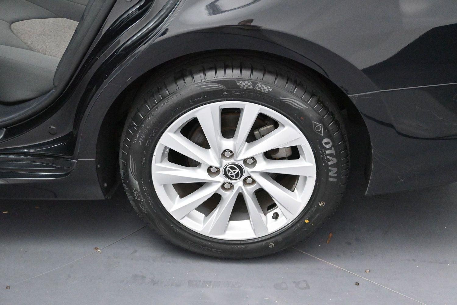 Used 2022 Midnight Black Metallic Toyota LE image 28