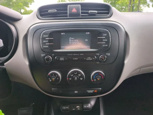 Used 2016 Black Kia Base image 16