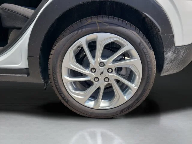 New 2027 Summit White Chevrolet LT image 32
