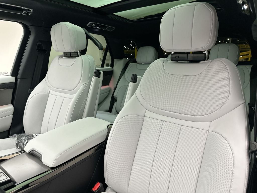 New 2027  Land Rover SE image 10