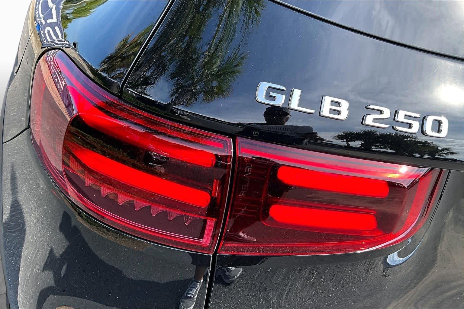 Used 2026 Night Black Mercedes-Benz GLB 250 image 29