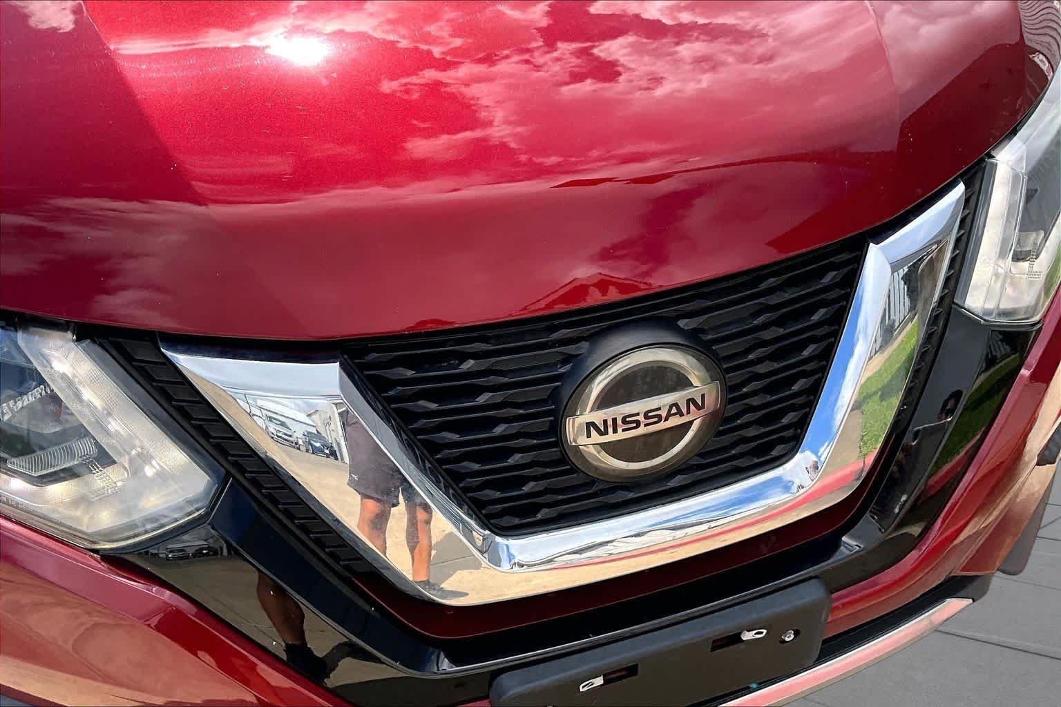 Used 2019 Scarlet Ember Tintcoat Nissan SV image 28
