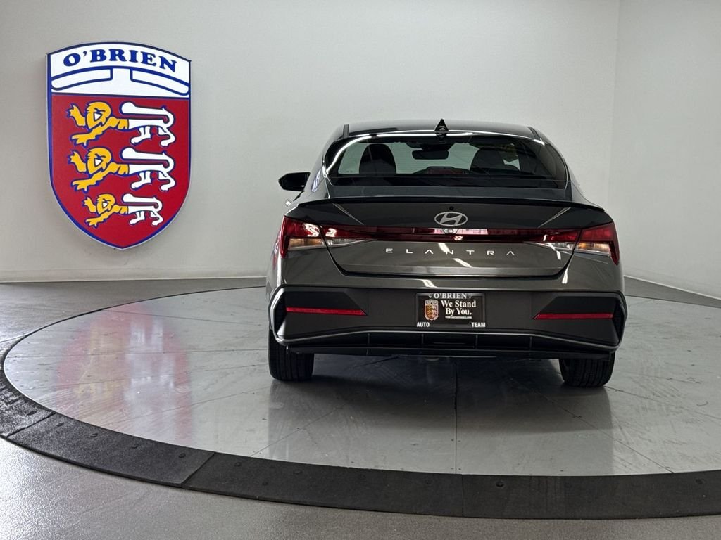2025 Hyundai Elantra SEL - Photo 11