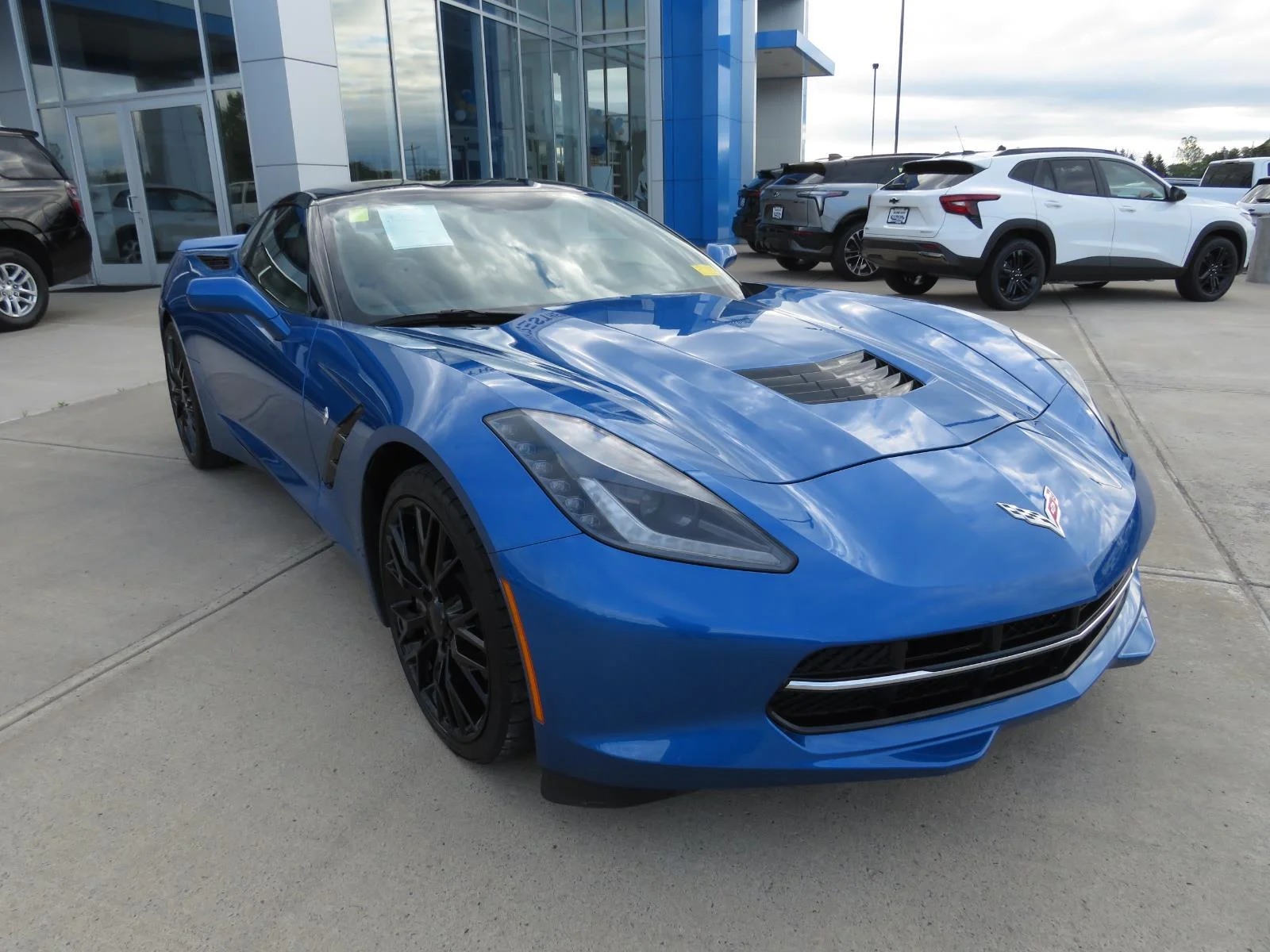 Used 2015  CHEVROLET  image 2