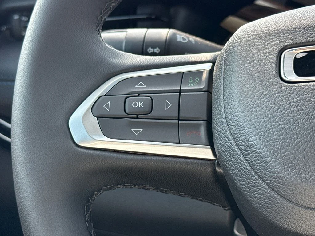 New 2026 Fathom Blue Pearl-Coat Exterior Paint Jeep Latitude image 27