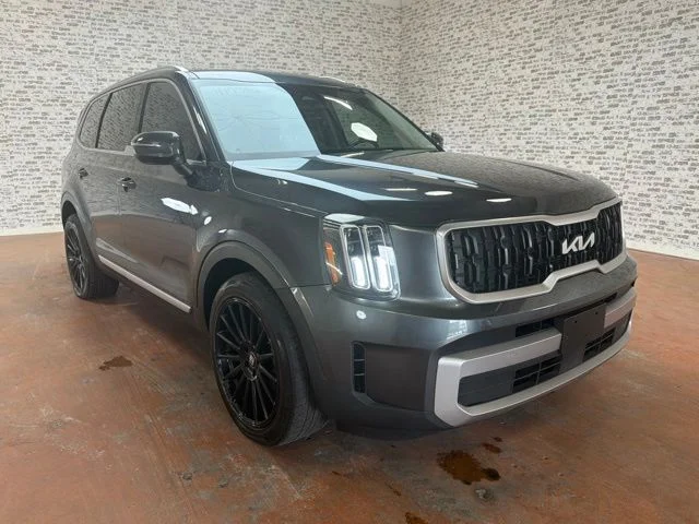 Used 2023 Gravity Gray Kia EX image 9