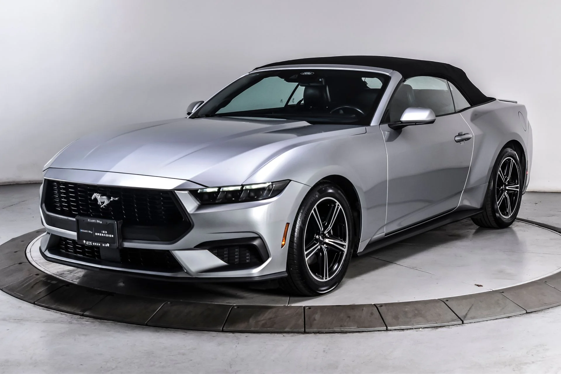 Used 2025 Iconic Silver Metallic Ford EcoBoost image 4