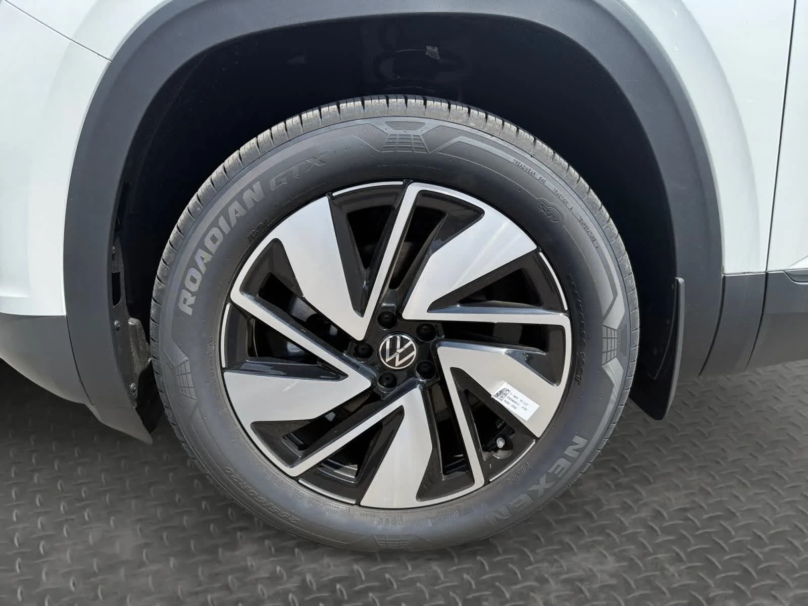 2026 Volkswagen Atlas SE w/Tech - Photo 9
