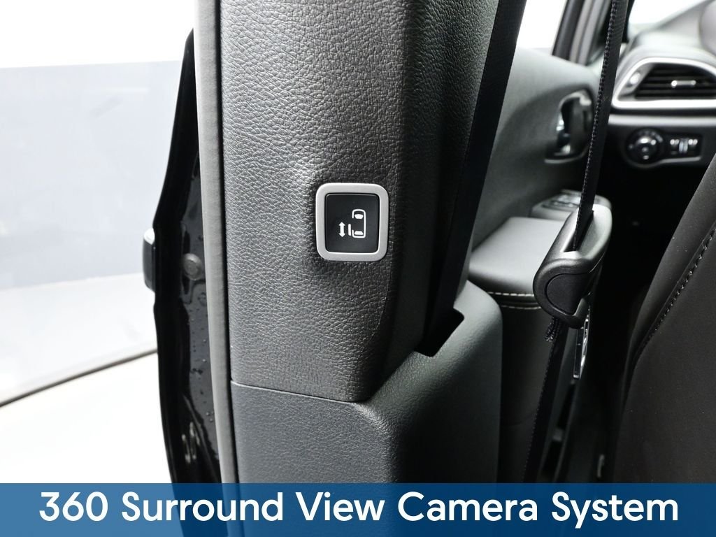 2026 Chrysler Pacifica Select - Photo 18