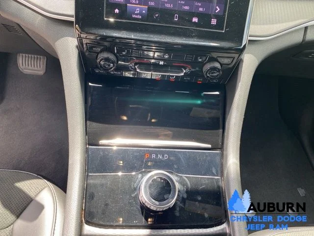 Used 2025 White Jeep Altitude image 43