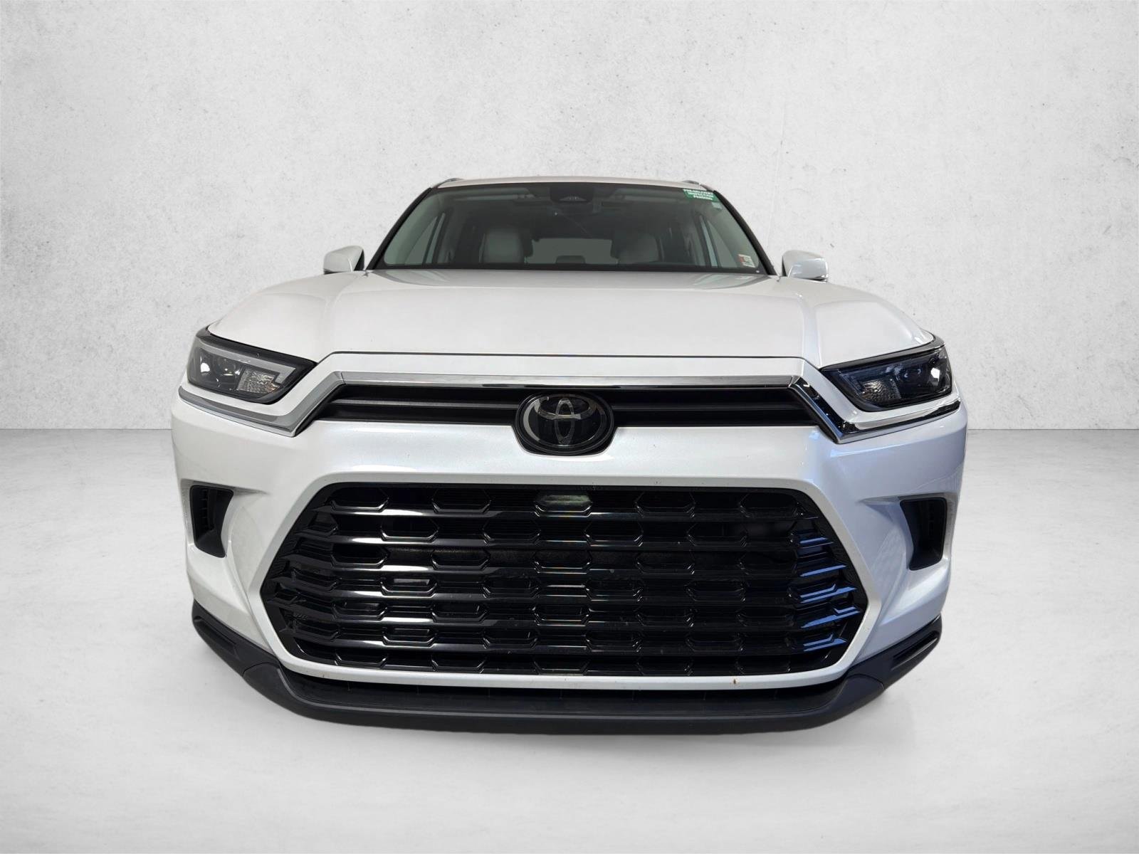 Used 2024 Wind Chill Pearl Toyota XLE image 9