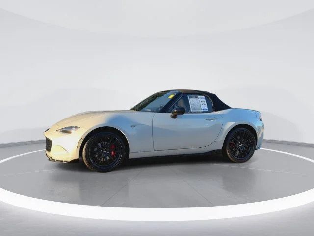 Used 2016 White Mazda Club image 4