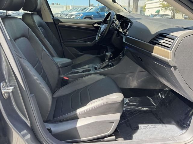 Used 2019 Gray Volkswagen SEL Premium image 16