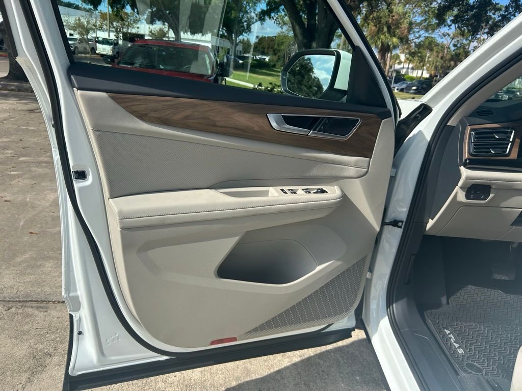 New 2026 Silver Volkswagen SE w/Technology image 47