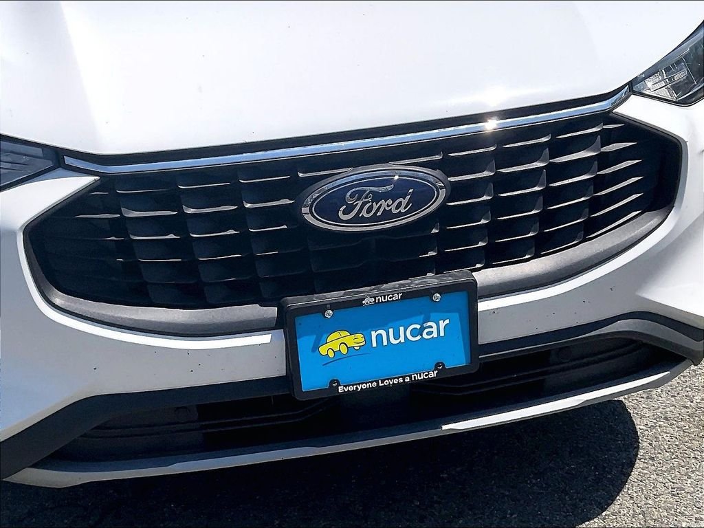 Used 2025 White Ford Active image 33