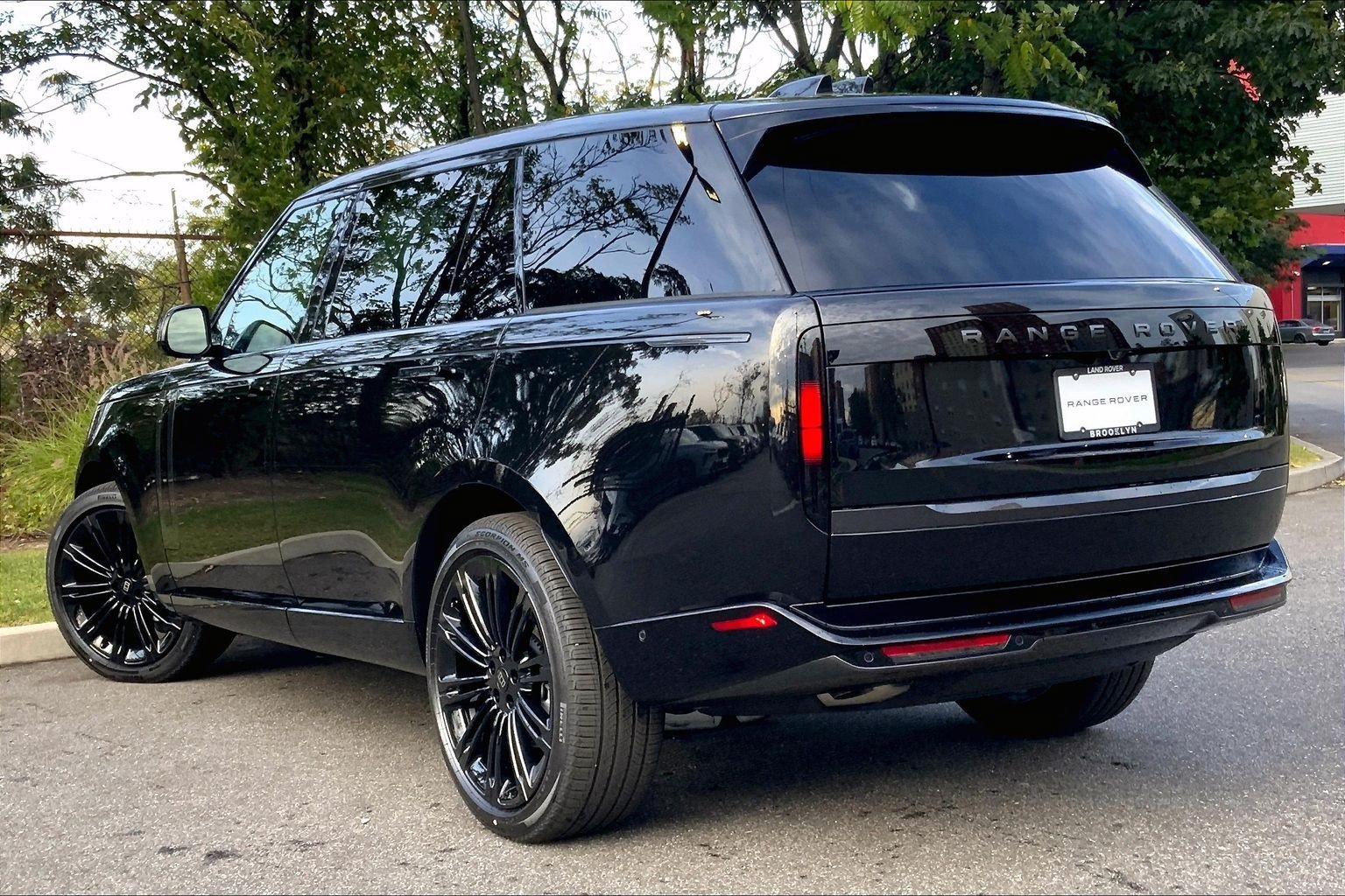 New 2027 Santorini Black Land Rover SE image 12