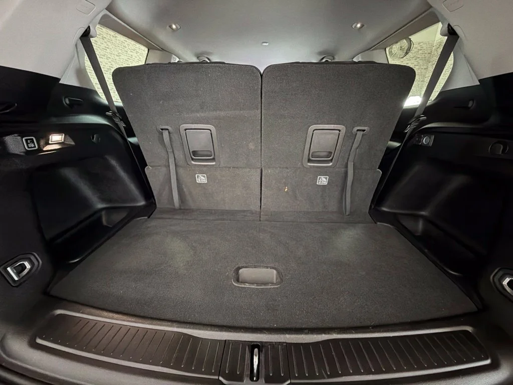 Used 2023 Diamond Black Crystal Pearlcoat Jeep Limited image 14