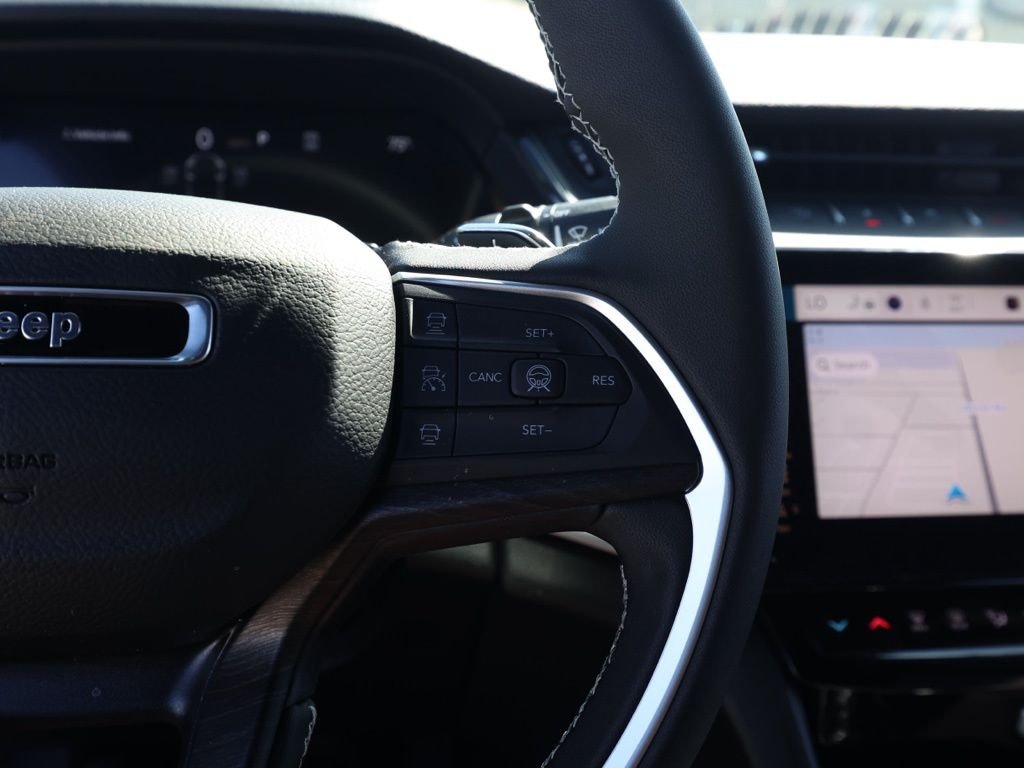 New 2026 Diamond Black Crystal Pearl-Coat Exterior Paint Jeep Limited image 26