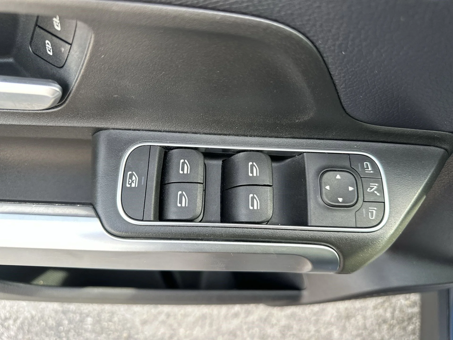 Used 2021 Denim Blue Metallic Mercedes-Benz GLB 250 image 15