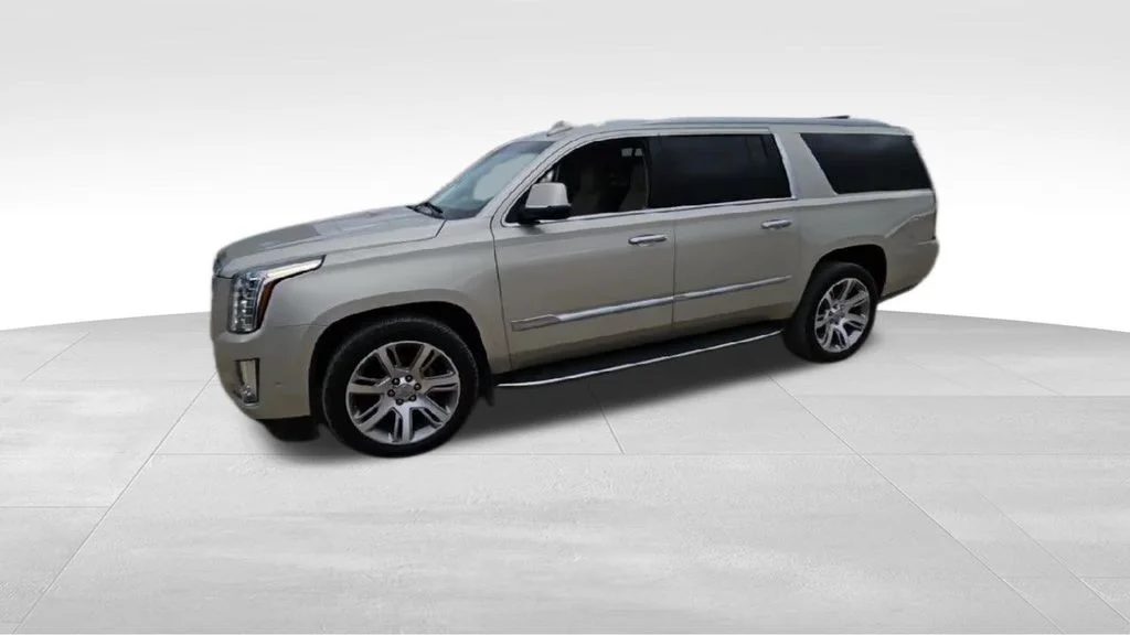Used 2017 Silver Coast Metallic Cadillac Luxury image 4