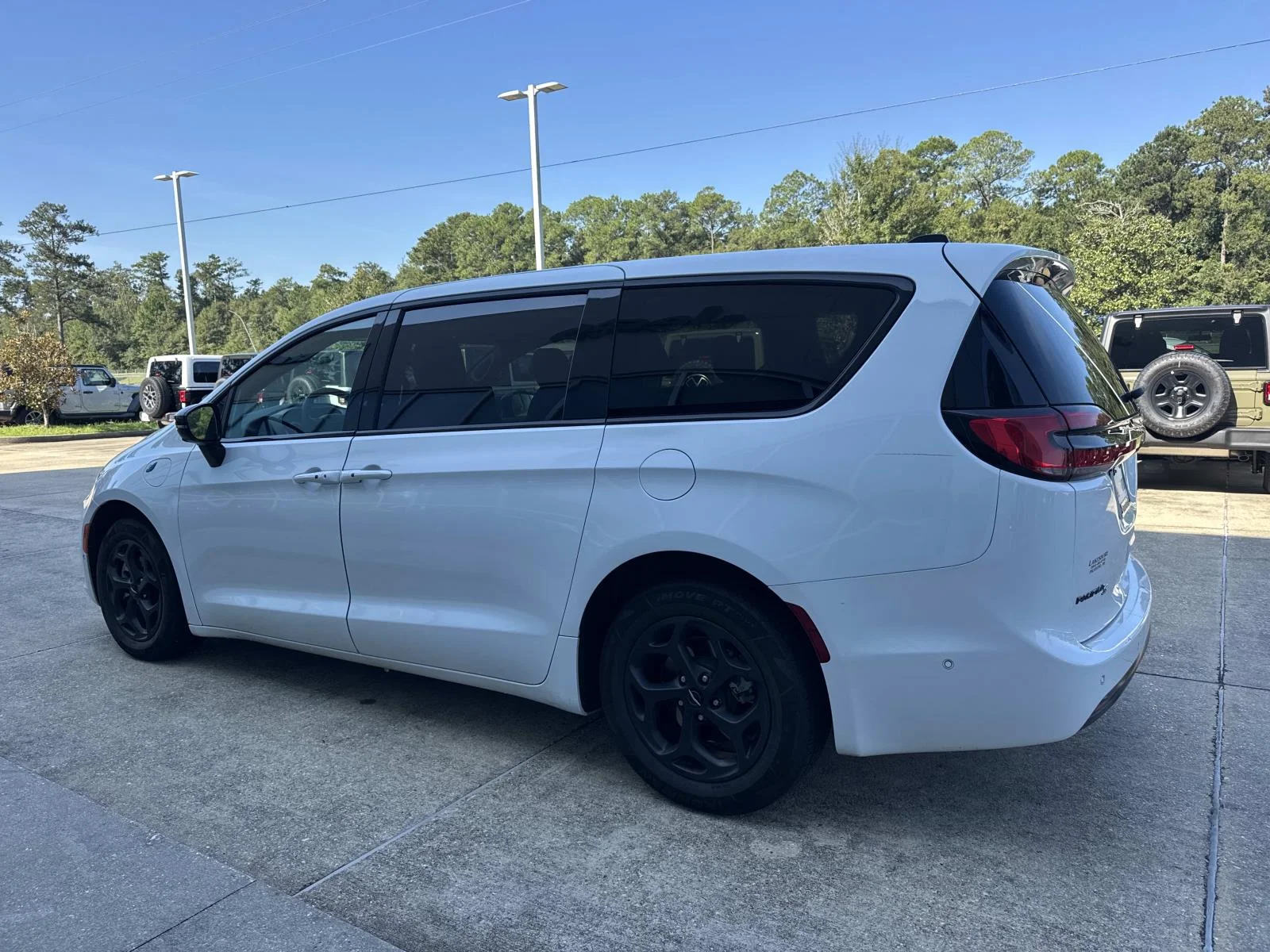 Used 2024 White Chrysler Hybrid S Appearance Pkg FWD image 5
