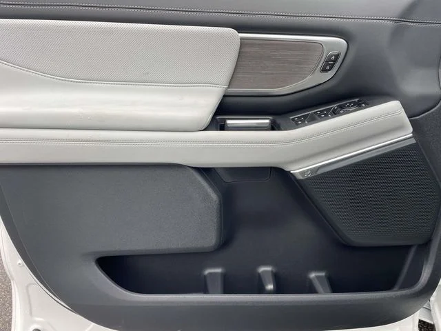 New 2025 White Ford Platinum image 18