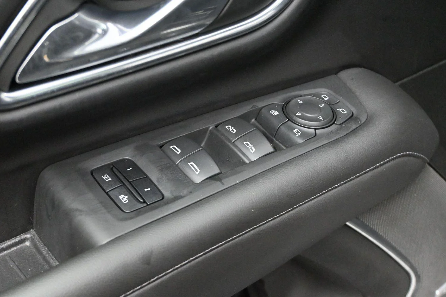 Used 2023 Black Chevrolet Z71 image 11