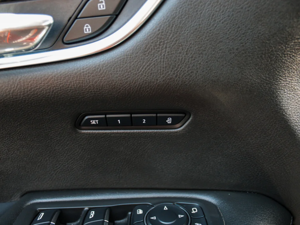 Used 2021  Cadillac Sport image 10