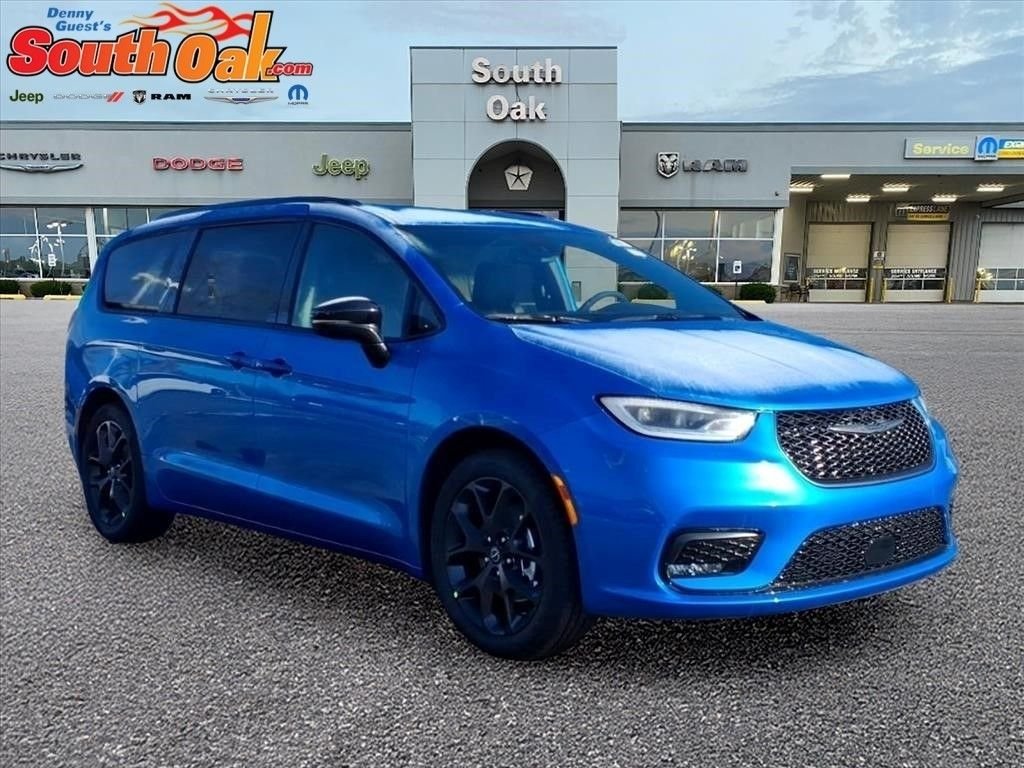 New 2026 Hydro Blue Pearl-Coat Exterior Paint Chrysler Select image 1