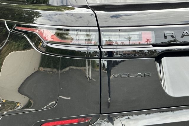 New 2026 Santorini Black Land Rover Dynamic SE image 25