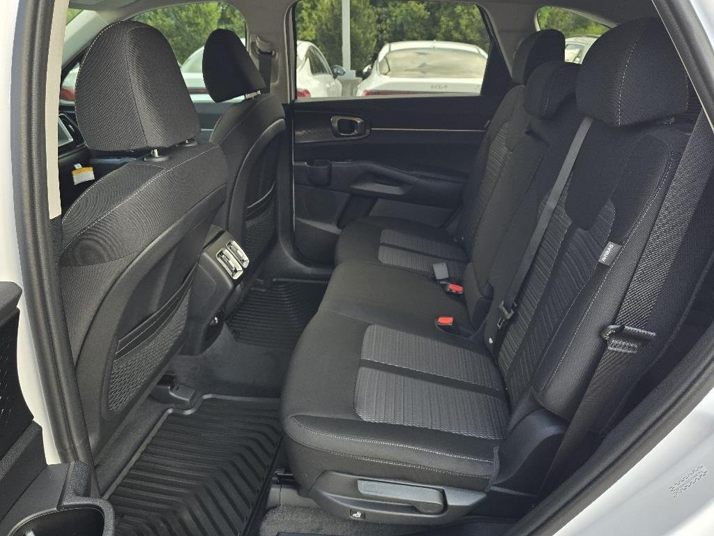 2026 Kia Sorento LX - Photo 4
