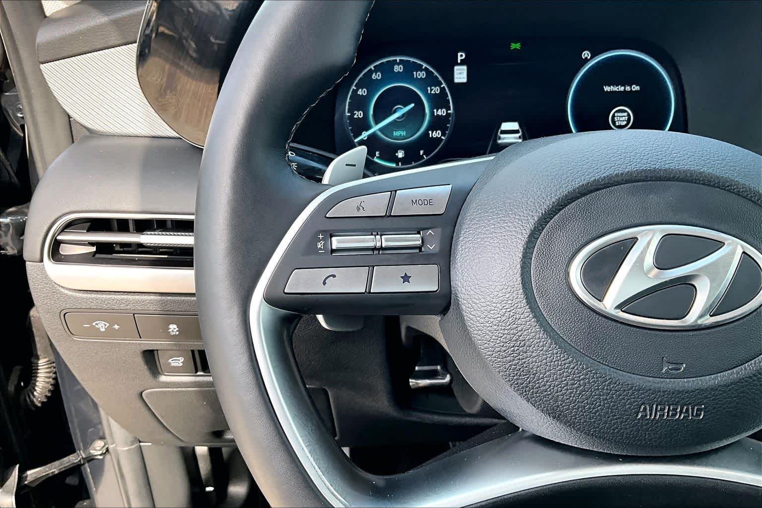 Used 2024 Moonlight Cloud Hyundai SEL 8P image 24