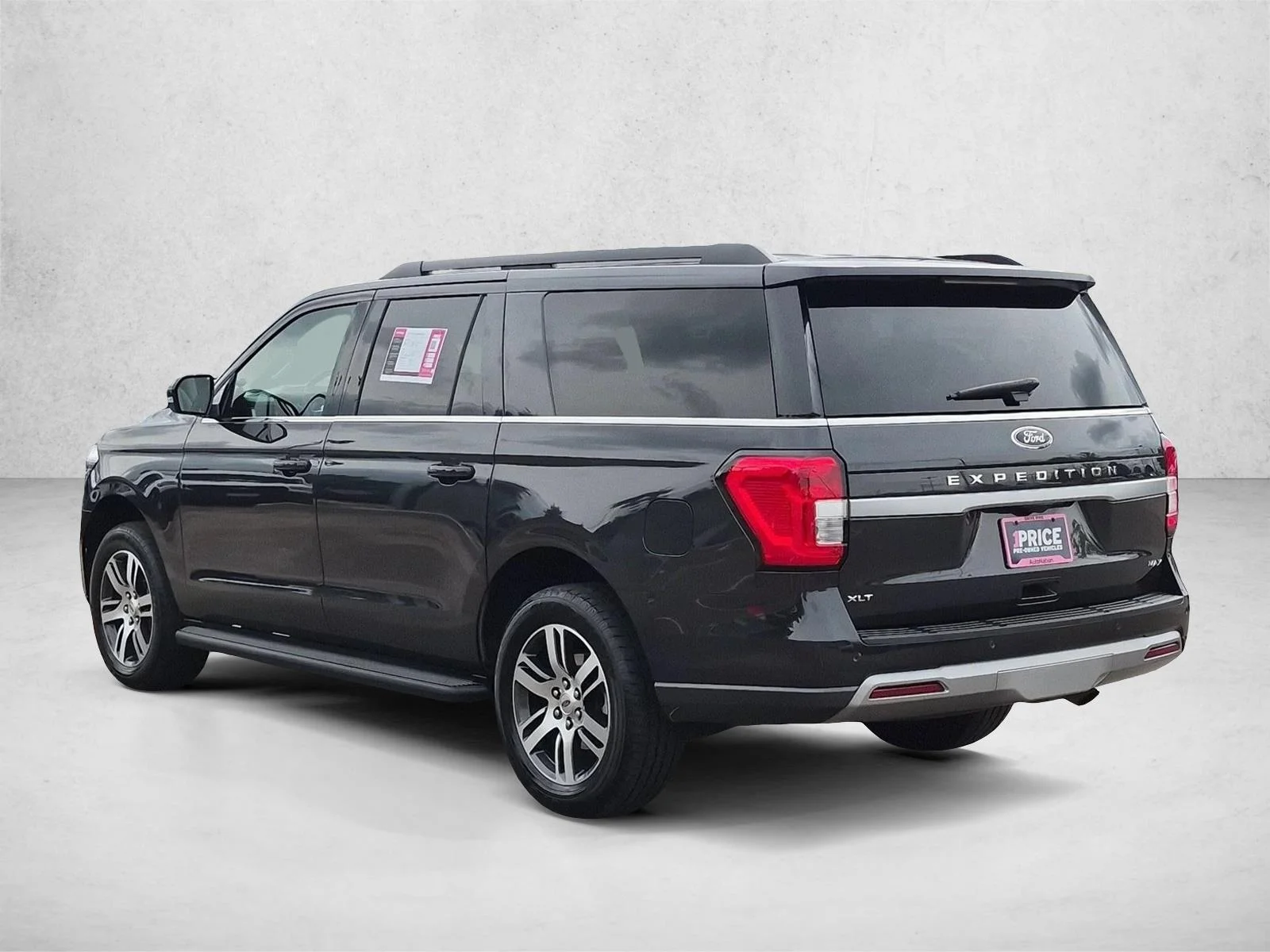 Used 2024 Dark Matter Gray Metallic Ford XLT image 8