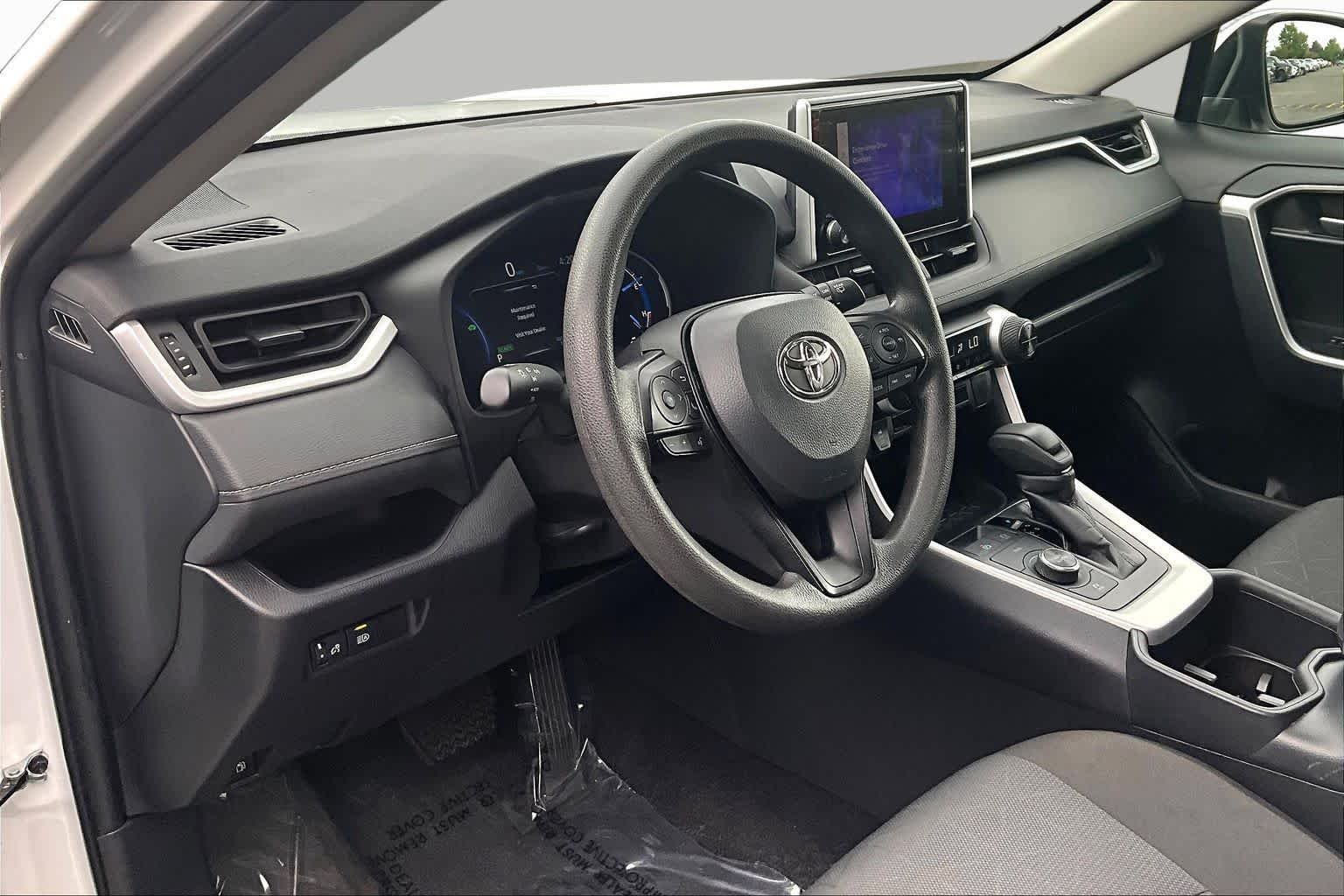 Used 2025 Ice Cap Toyota Hybrid XLE image 18