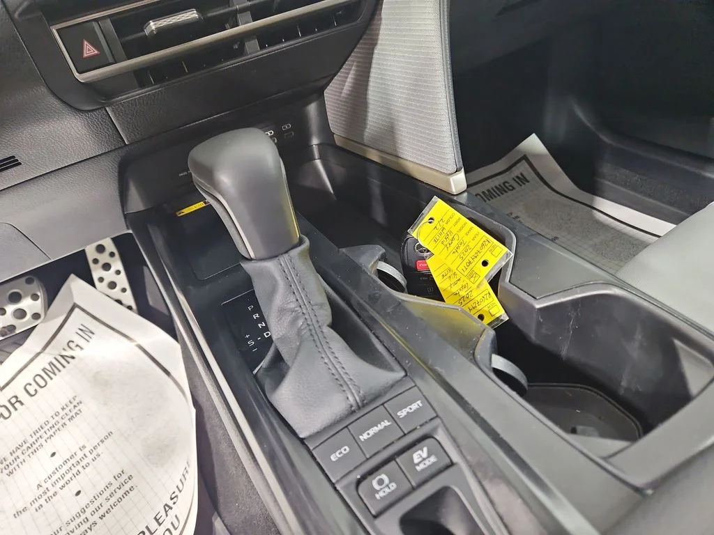 Used 2025  Toyota  image 22