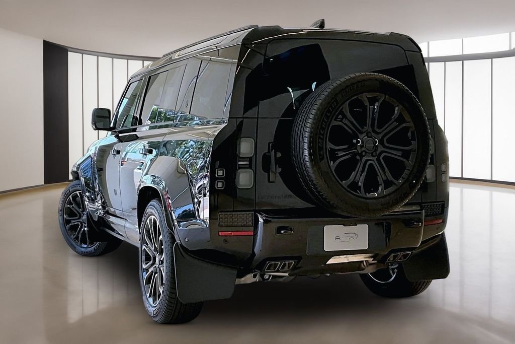 New 2026  Land Rover OCTA Black image 3