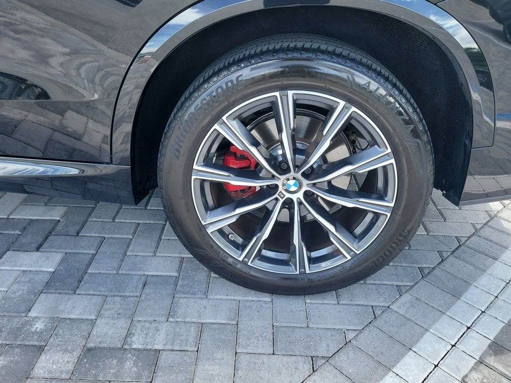 Used 2024 Black BMW sDrive40i image 14