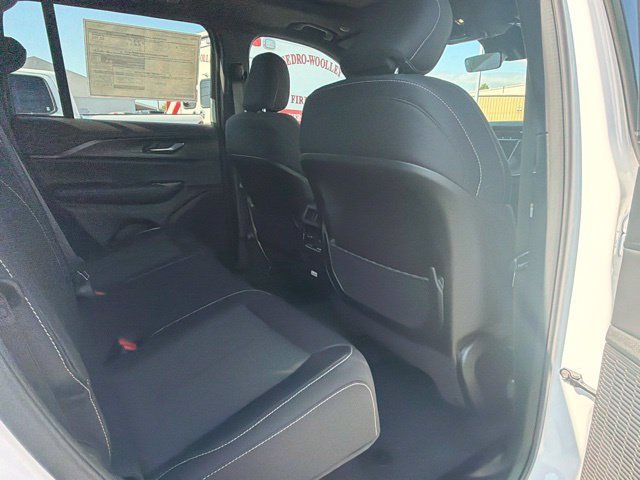 New 2026 Bright White Clear-Coat Exterior Paint Jeep Laredo X image 12