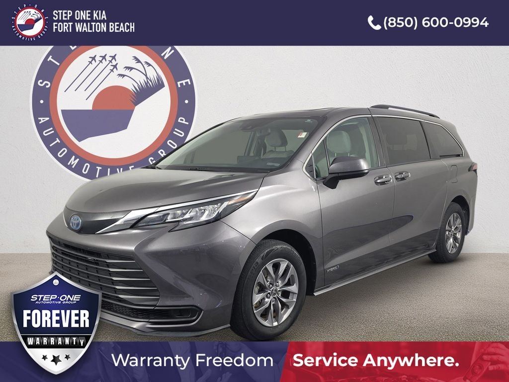 2021 Toyota Sienna LE 8-Passenger Hybrid FWD's photo