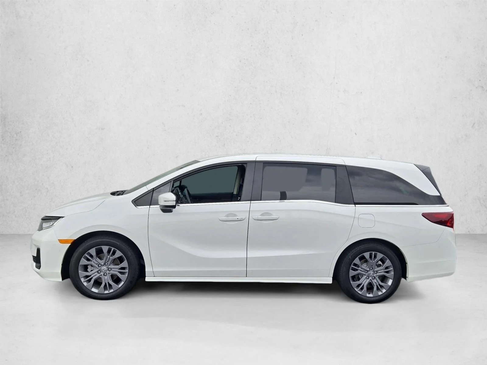 Used 2026 Platinum White Pearl Honda Touring image 8