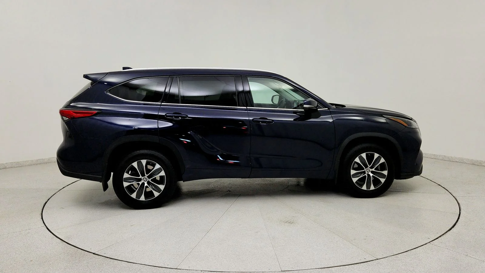 Used 2022  Toyota XLE image 8