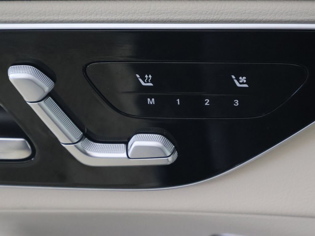 Used 2025 Gray Mercedes-Benz GLC 300 image 38