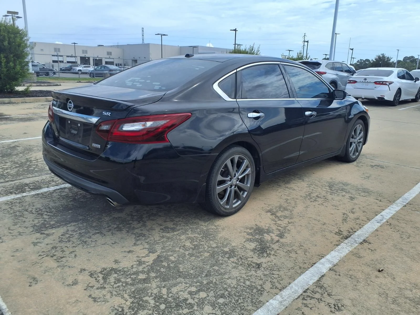 Used 2018 Black Nissan 2.5 SR image 2
