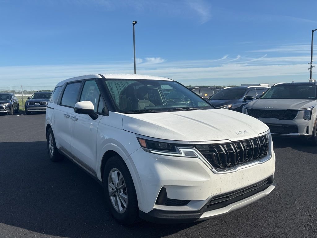 2022 Kia Sedona LX's photo