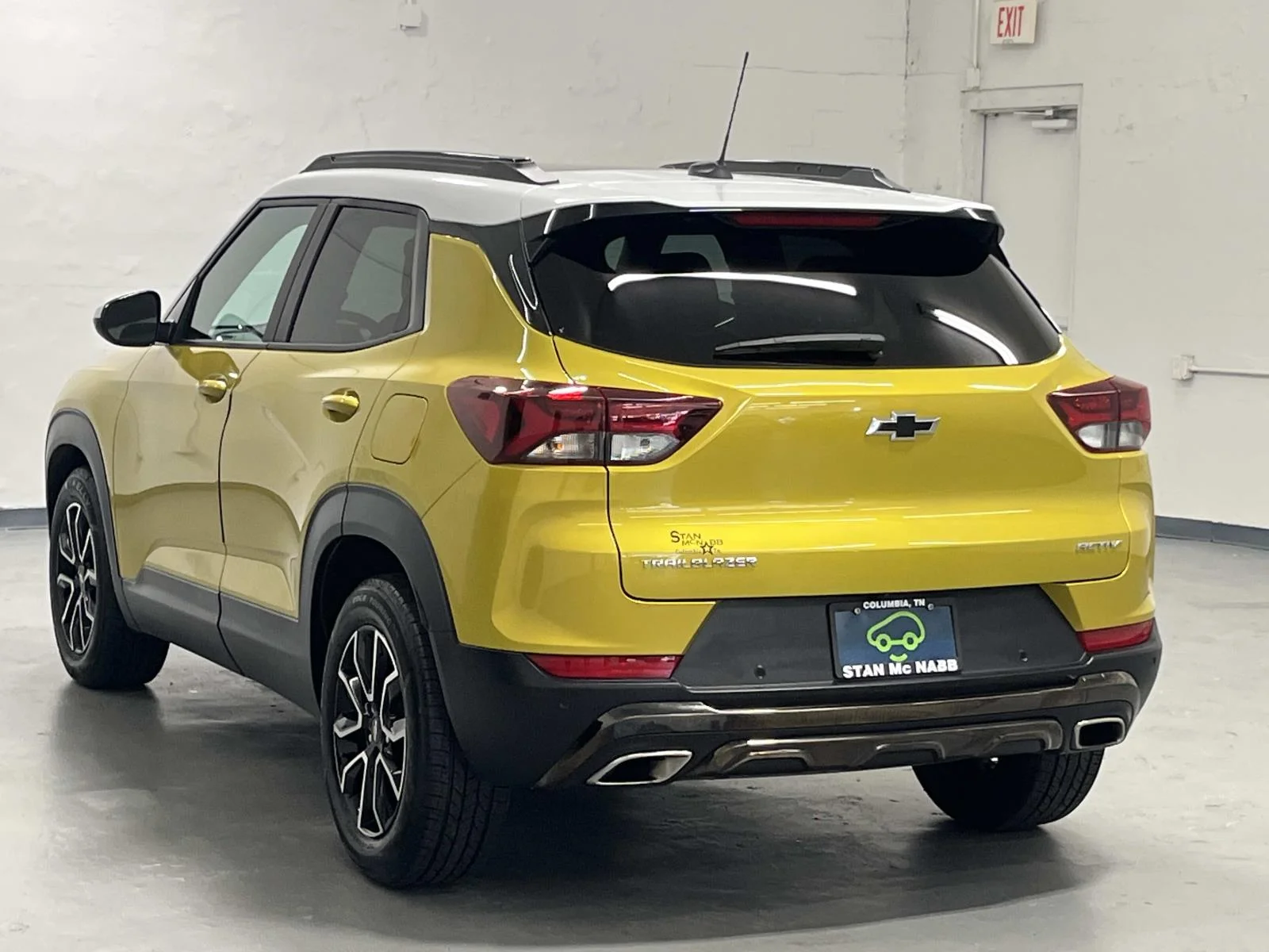 Used 2023 NITRO YELLOW METALLIC Chevrolet ACTIV image 6