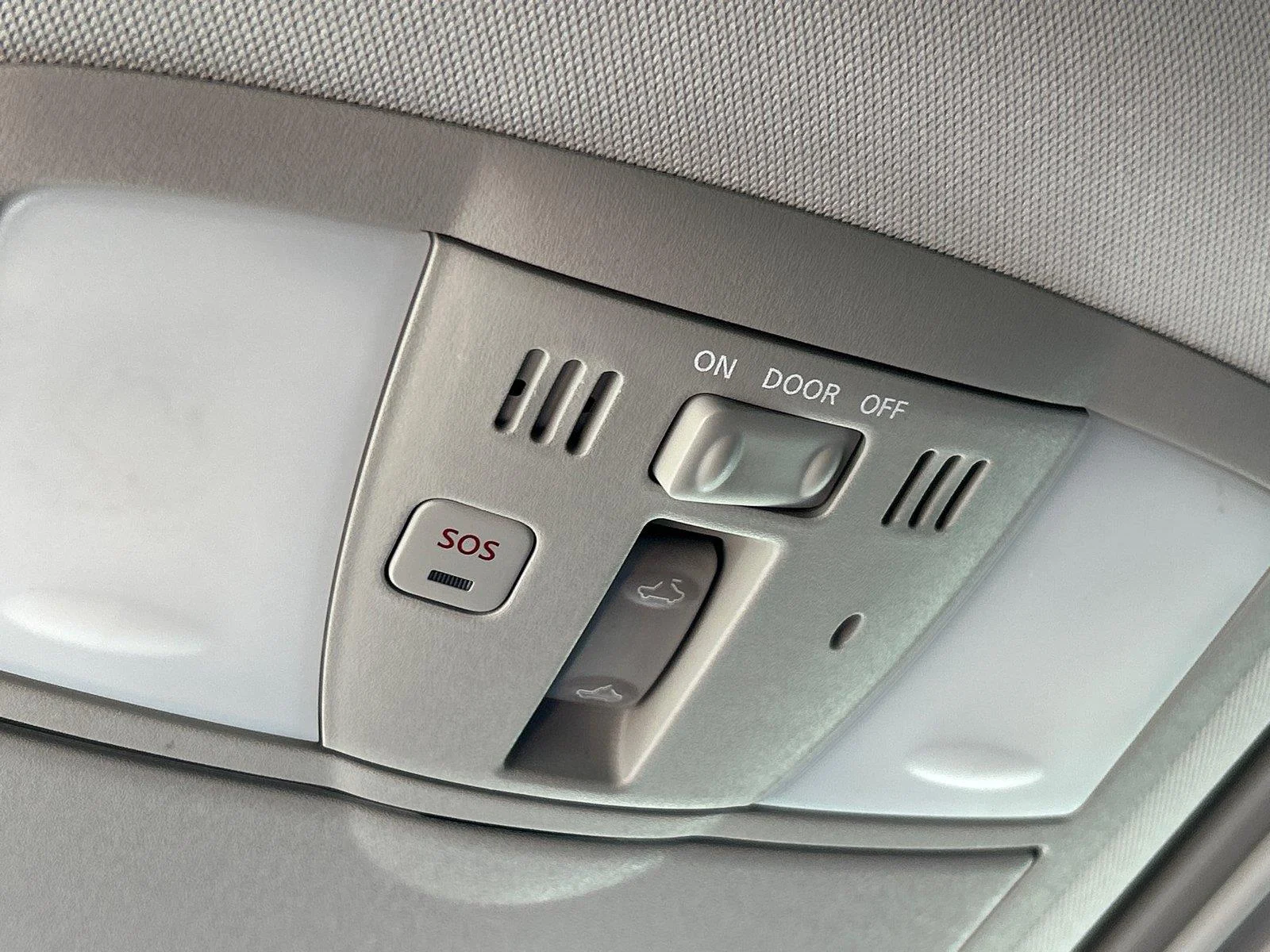 Used 2015 Majestic White INFINITI 4WD image 19