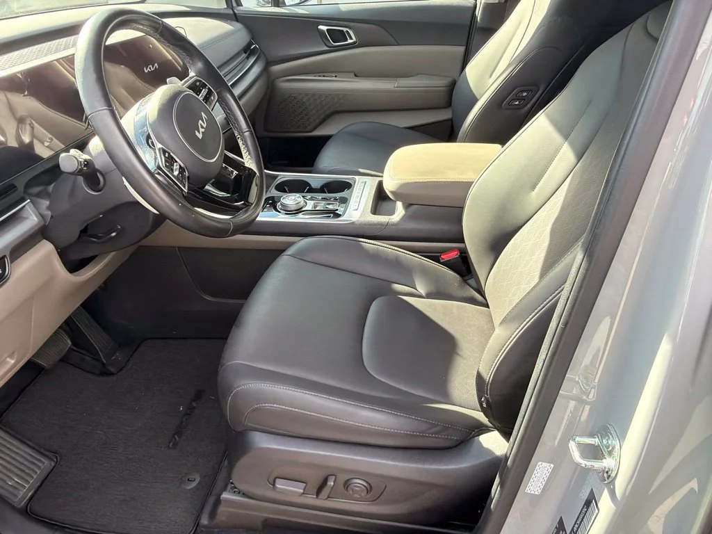 Used 2025 Ceramic Silver Kia EX image 8
