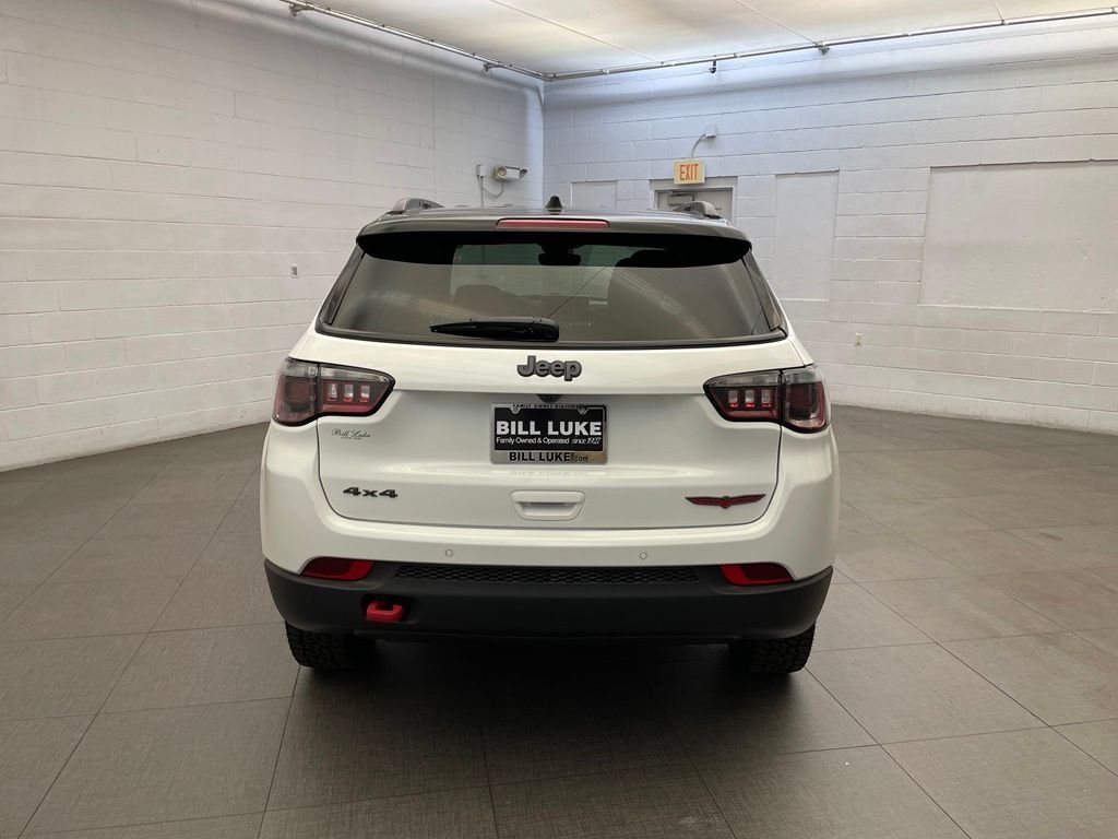 New 2026 Bright White Clear-Coat Exterior Paint Jeep Trailhawk image 4